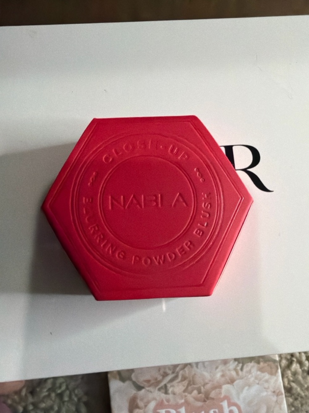 NABLA Hexagonal Blurring Powder Blush - shade endorphin
